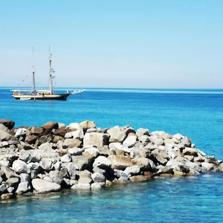 Residenza Maria Antonietta - 50 Metri Dal Mare 招待所 3*