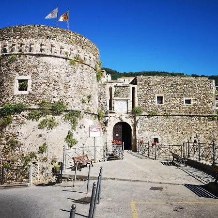 Residenza Maria Antonietta - 50 Metri Dal Mare 招待所 皮佐