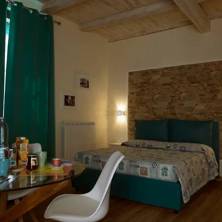 Residenza Maria Antonietta - 50 Metri Dal Mare 招待所 3*