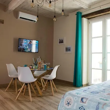 Maison d'hôtes Residenza Maria Antonietta - 50 Metri Dal Mare *
