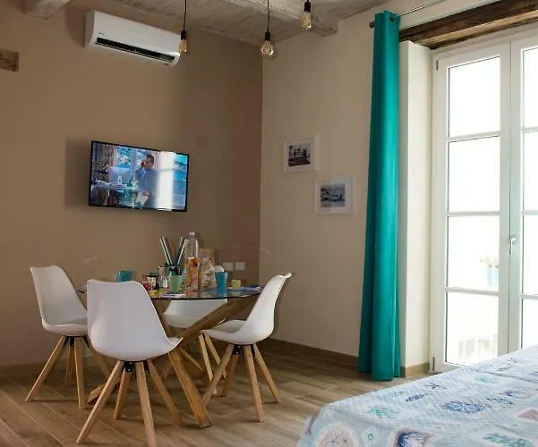 Pensjonat Residenza Maria Antonietta - 50 Metri Dal Mare 3*